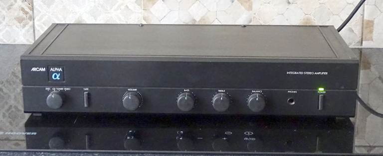 ARCAM ALPHA II HI-FI AMPLIFIER WITH PHONO STAGE