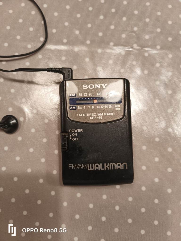 Sony FM/AM walkman radio for sale £5.... 