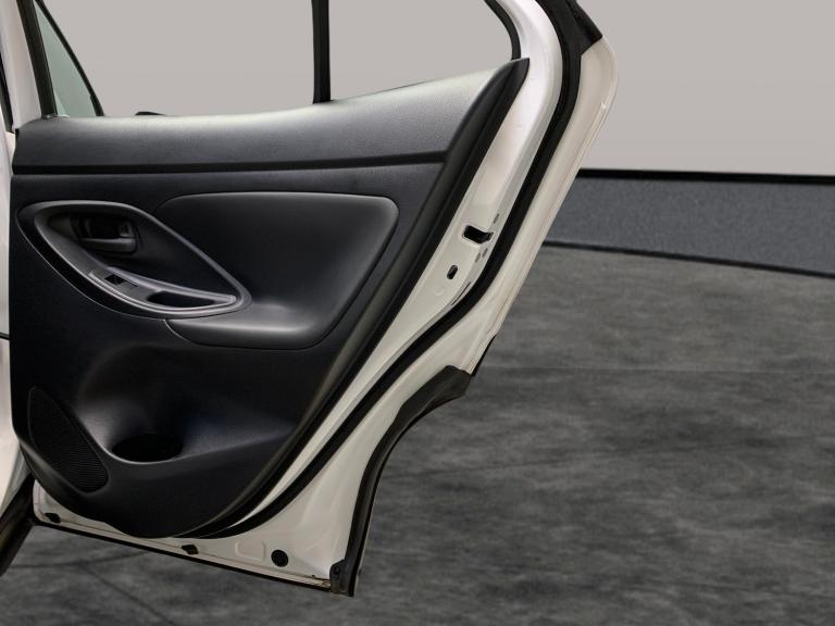 2024 Toyota Yaris Cross 1.5 VVT-h Icon SUV 5dr Petrol Hybrid E-CVT Euro 6 (s/s) (116 ps) - LANE T...