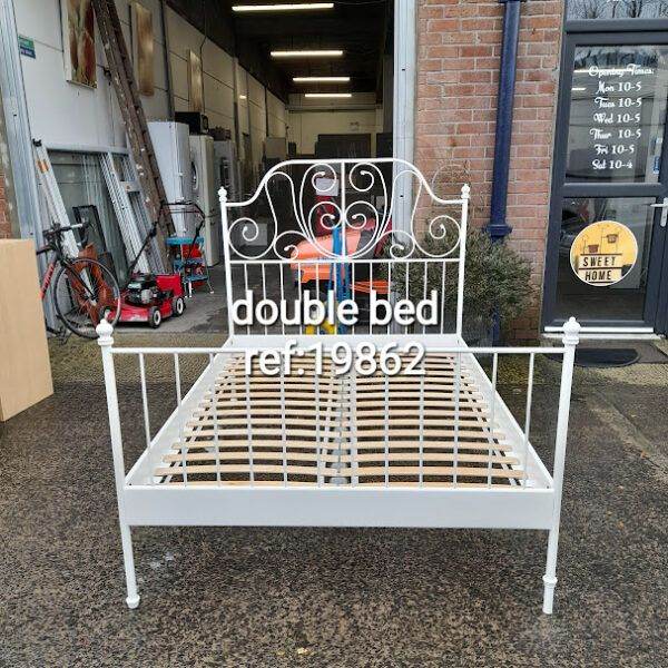 White metal double bed frame, ref:19862 £85.00