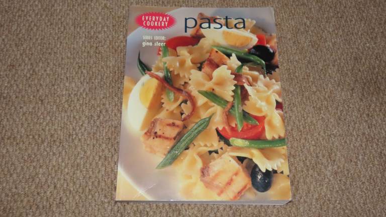 NEW Book Pasta Everyday Cookery Recipes Italian Cooking Homemade Sauces Easy Meals Guide Tips Meals