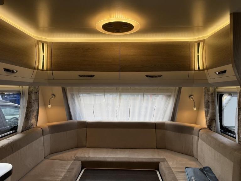 2022 HOBBY Prestige 720 kwfu 6 Berth fixed, bunkbeds, and double