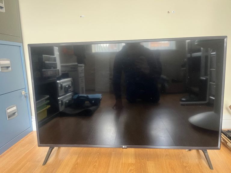 LG 43 inch 4K UHD Smart TV