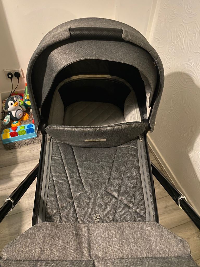 Venicci travel system 