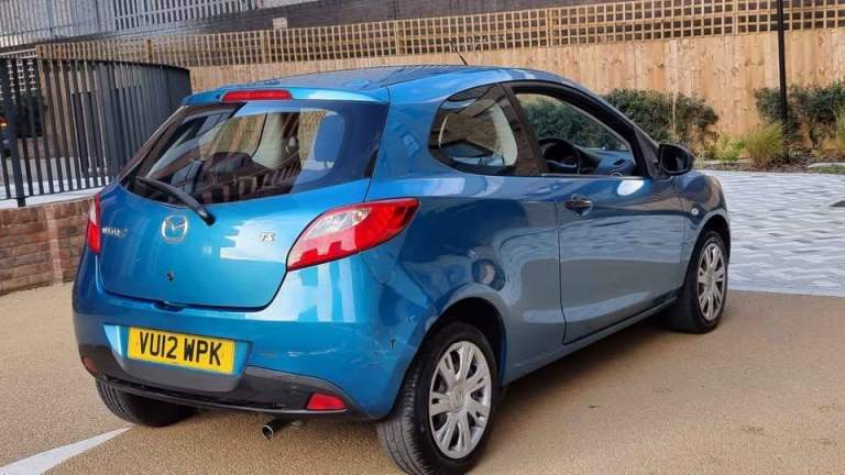 Mazda, 2, Hatchback, 2012, Manual, 1.3 Petrol + SOLID 