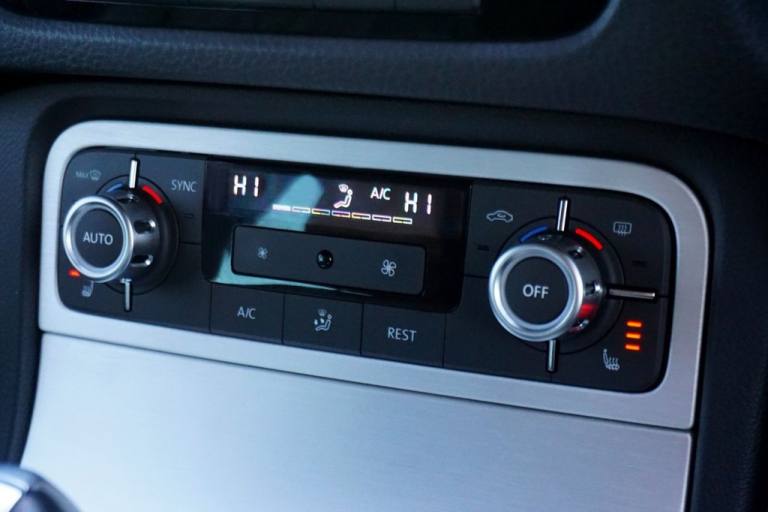 2014 Volkswagen Touareg 3.0 TDI V6 BlueMotion Tech R-Line SUV Diesel Tiptronic 4WD (s/s) 5dr - Ju...