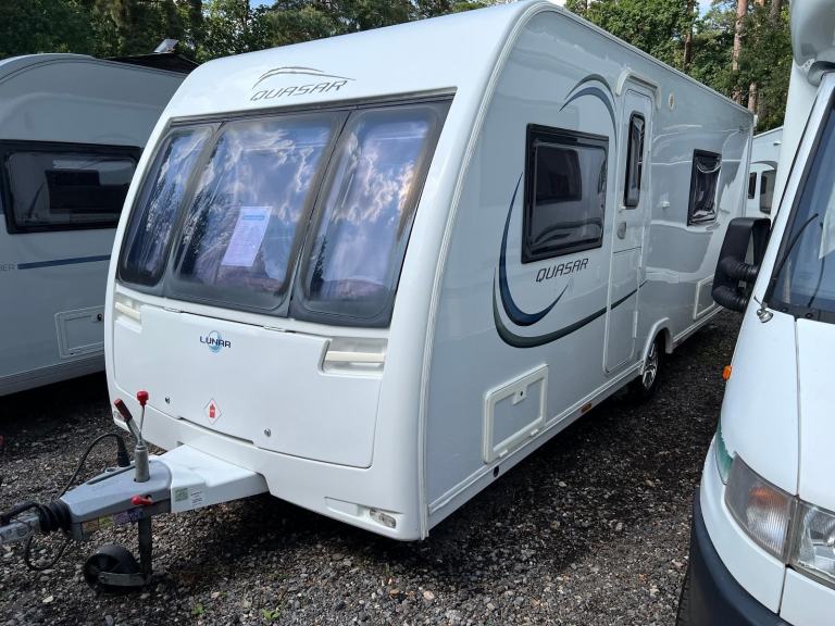 Lunar QUASAR 544 - 2015 - 4 BERTH - FIXED DOUBLE BED - MOTOR MOVER
