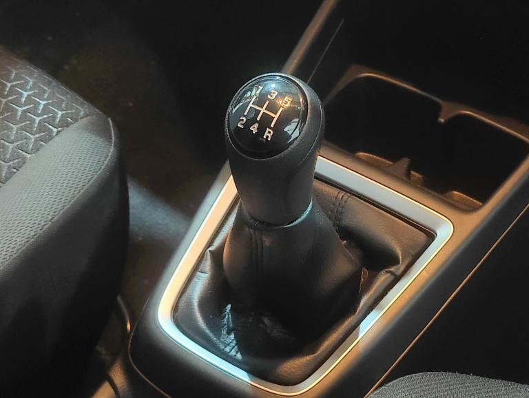 SUZUKI SWIFT; 1.2 PETROL HYBRID; 82BHP; SZ-L; 5 DOOR; MANUAL; WHITE; 57.9 MPG;