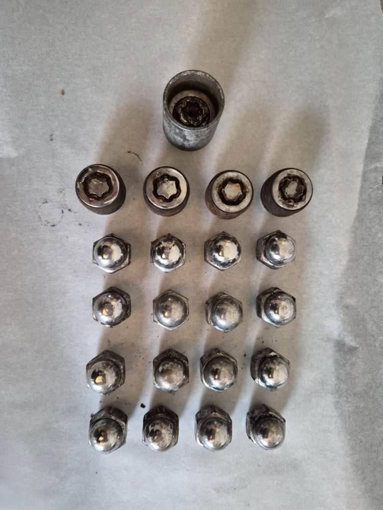 5x100 Wheel Nuts x16 and Locking Nuts x4 with Key Subaru 
