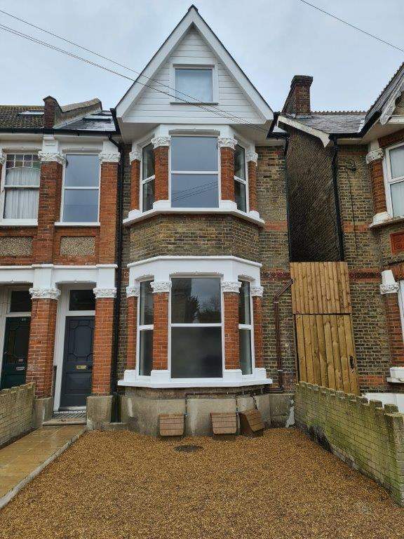 Newly converted two-bedroom top-floor flat, Bensham Manor Road, CR7 (2 Bed)