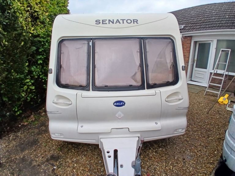 2000 Bailey Senator Caravan