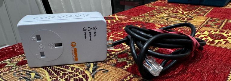 AVM Network 200Mbps PLC Mini Passthrough with Ethernet Cable