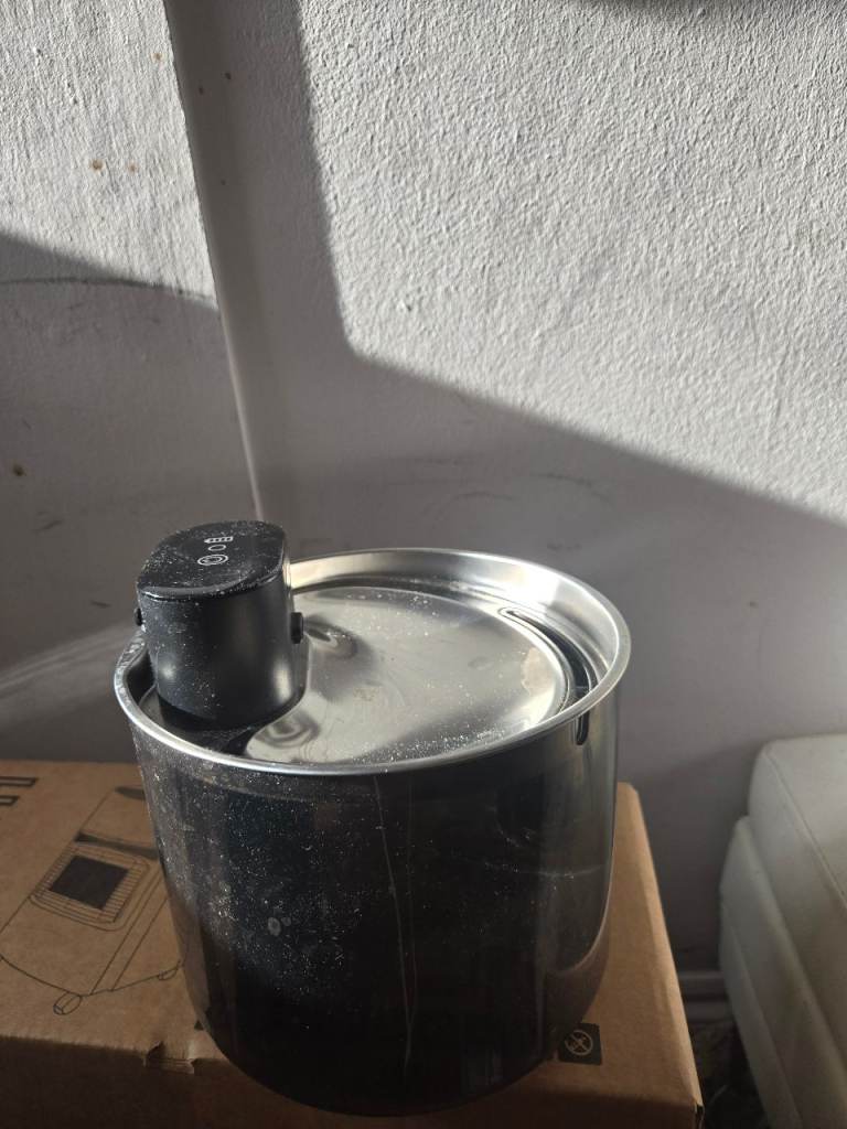 Brand New - Cat Water Fountain Wireless 