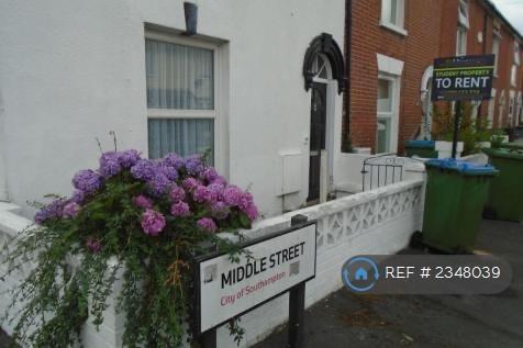 1 bedroom in Middle Street, Southampton, SO14 (#2348039)