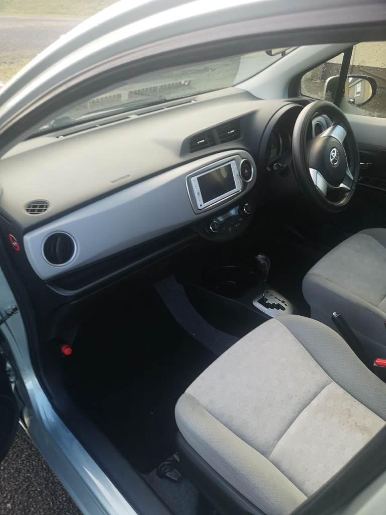 Toyota Yaris Vitz Automatic 2013. 