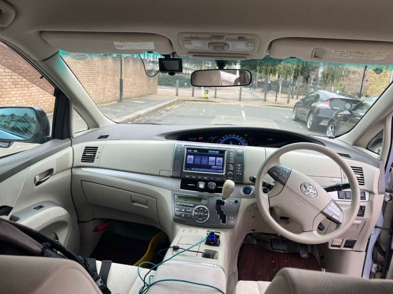 Toyota Estima 8 Seaters Hybrid Auto