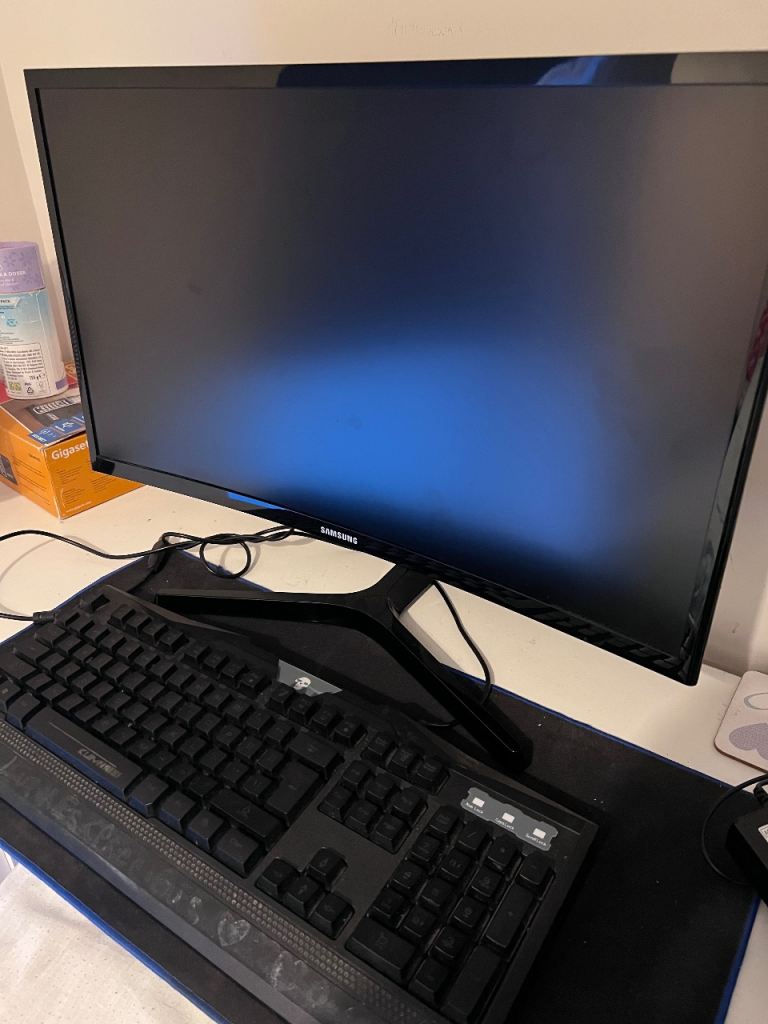 SAMSUNG 24” CURVED MONITOR