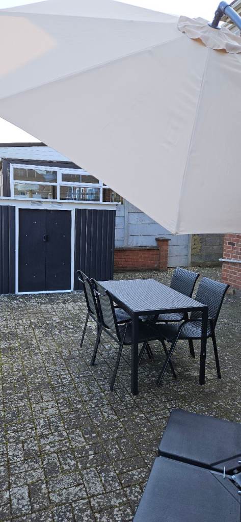 Large double room close to L&D hospital 