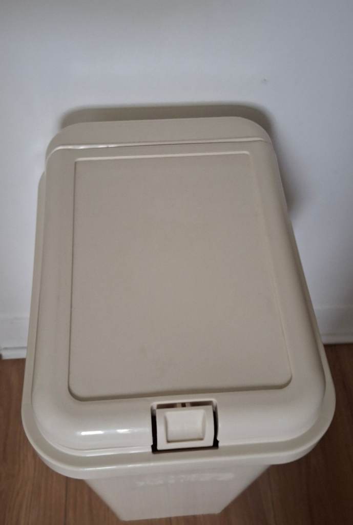 Touch Top bin 45 Litre, plastic, cream