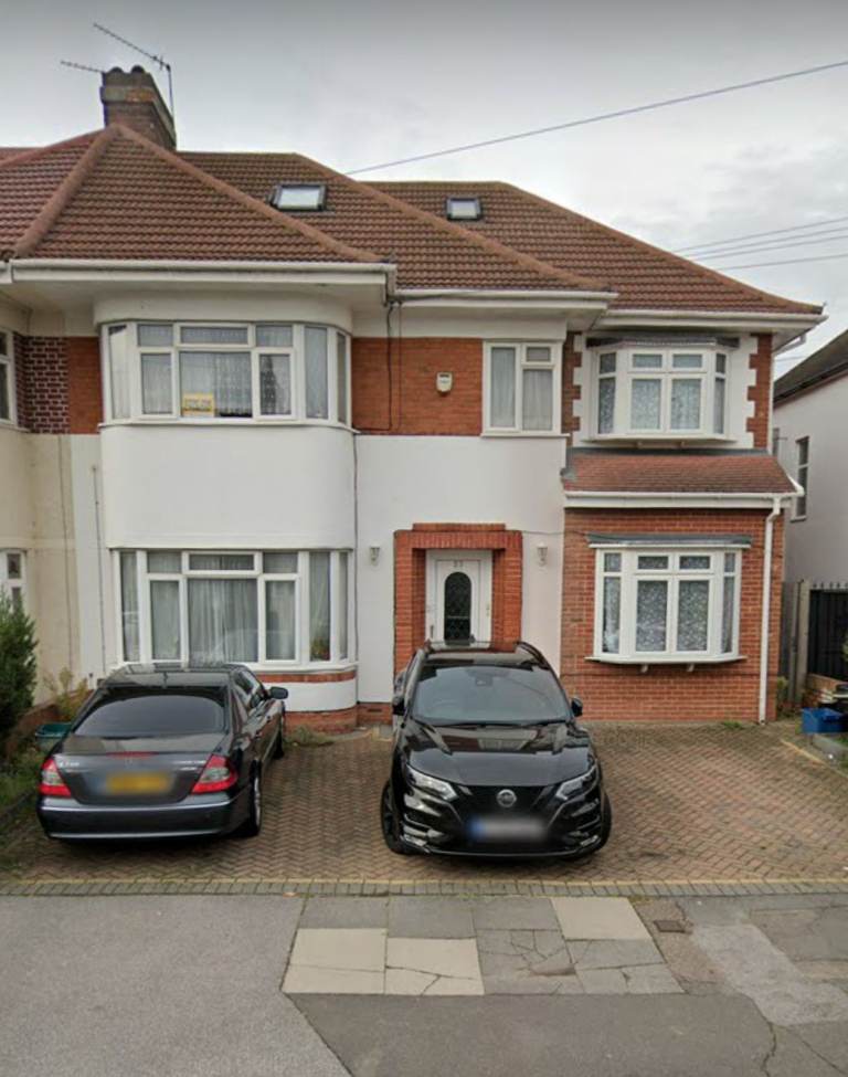 2 Bed Flat - GANTS HILL - 5 min walk from Gants Hill Station