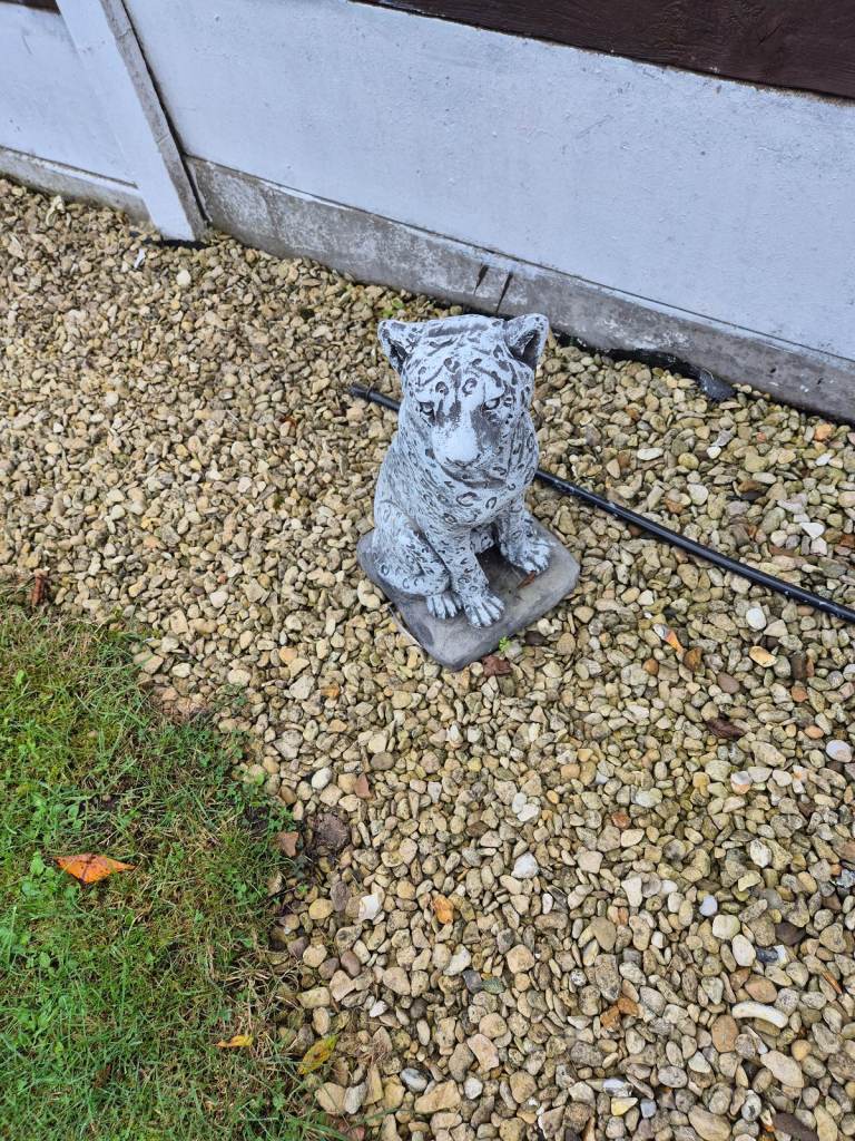 FOUR GARDEN ORNAMENTS LEPPARD 