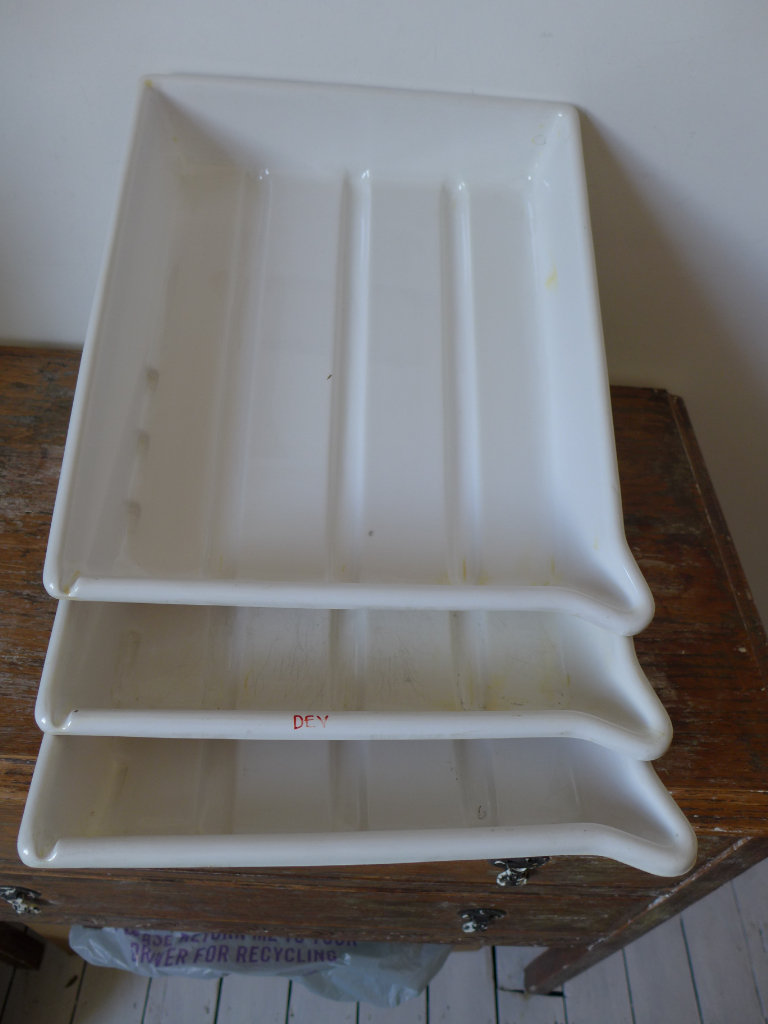 SET OF 3 PRINT DEVELOPING TRAYS DARK ROOM DISHES.  Ideal for making 12 inch x 10 inch prints.