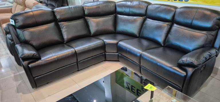Black Leather Corner Sofa with Recliner Function – Good Condition