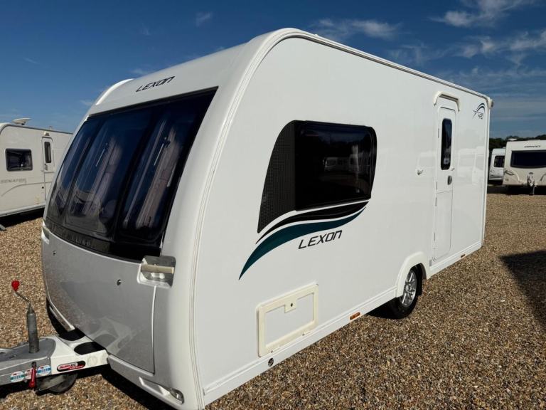 2014 Lunar Lexon 470 large shower and washroom