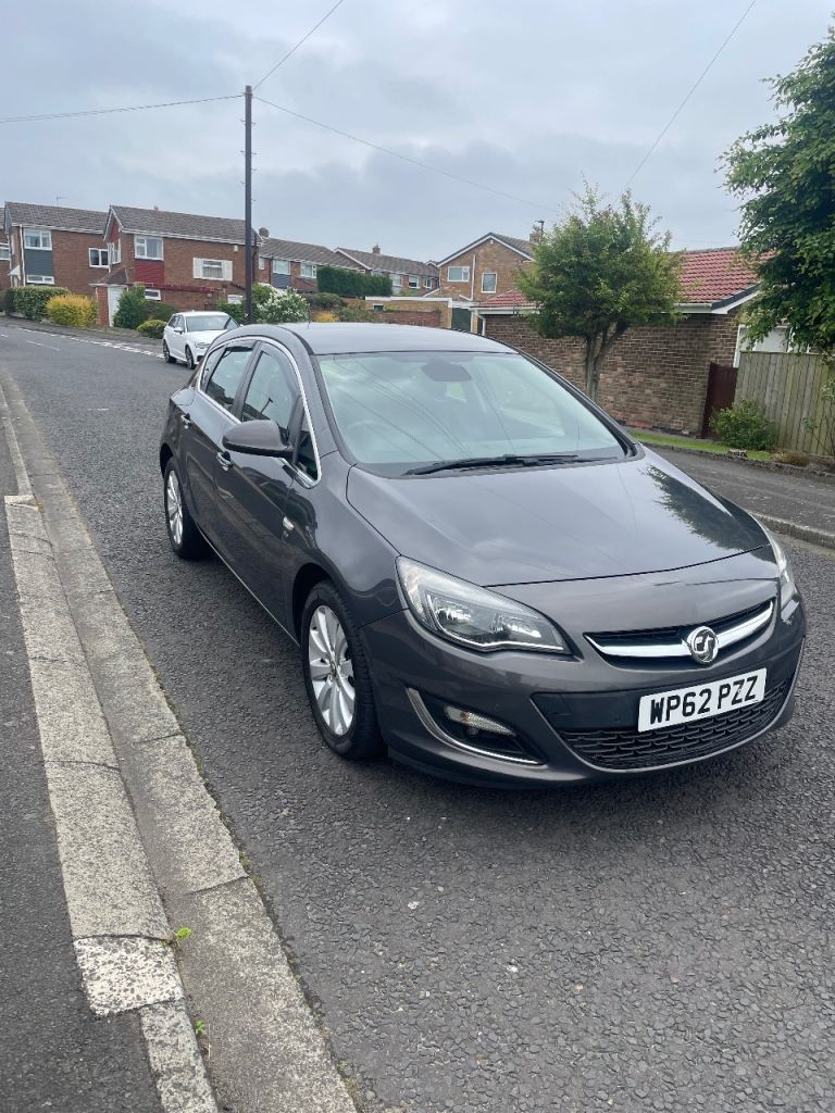 Vauxhall, ASTRA, Hatchback, 2013, Manual, 1956 (cc), 5 doors