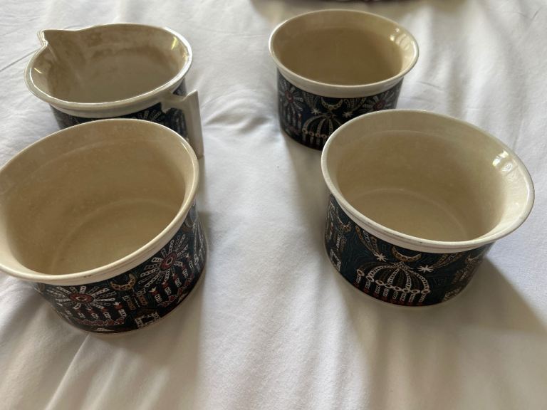 Set of 4 Patterned Ceramic Cups/Bowls –portmeirion.    Magic city vinted  Good Condition