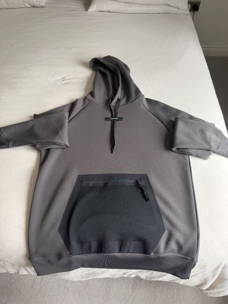 On Run On Clouds Men's Hoodie and Sweatpants Set - Grey, As Good As New