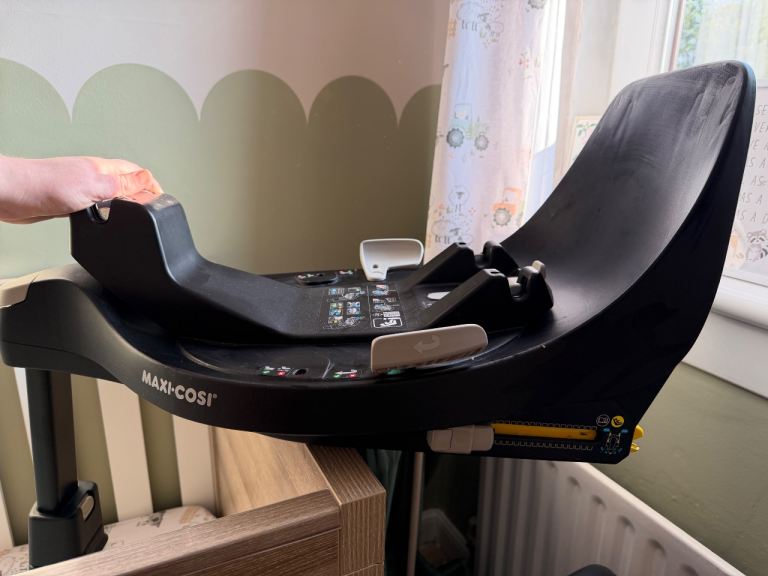 Maxi-Cosi FamilyFix 360 ISOFIX Car Seat Base – Black, Good Condition