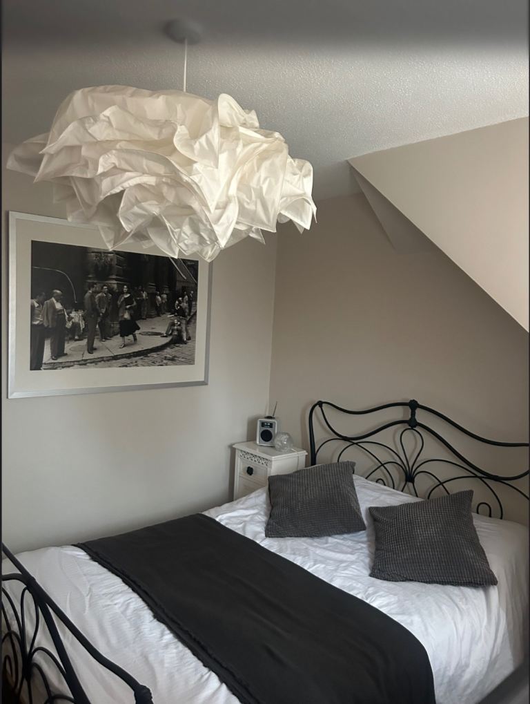 Double bedroom with an additional and separate study