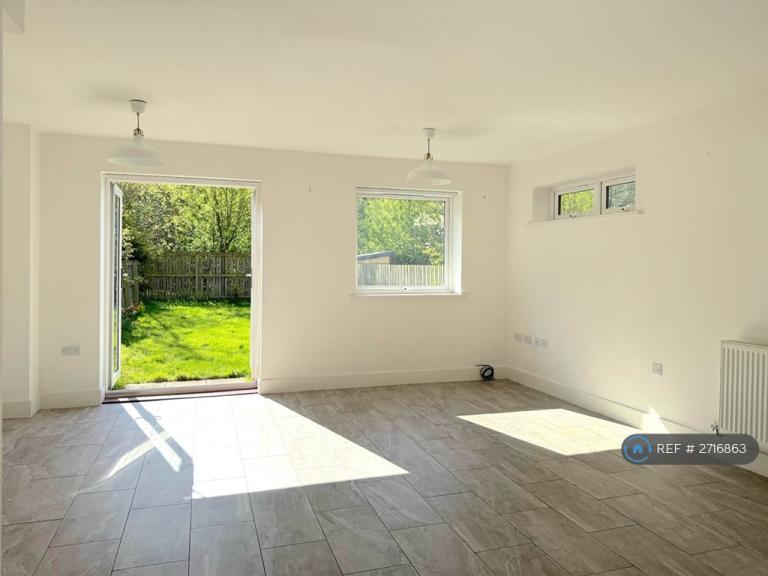 3 bedroom house in Tynemouth Pass, Gateshead, NE8 (3 bed) (#2716863)