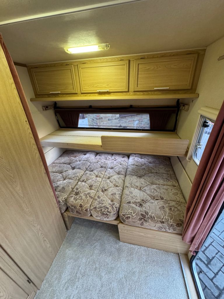1998 Lunar Solar 465-5 Berth Caravan, Full Size Awning, Double Dinette Family Layout.