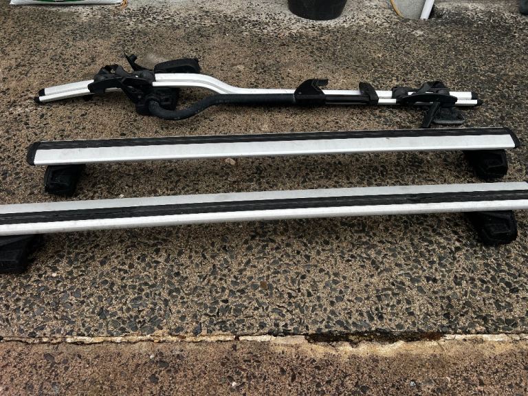 Thule wing bars and bike carrier