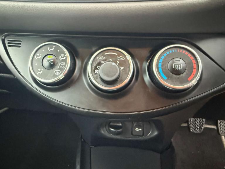 2017 Toyota Yaris 1.5 VVT-i Icon 5dr HATCHBACK PETROL Manual