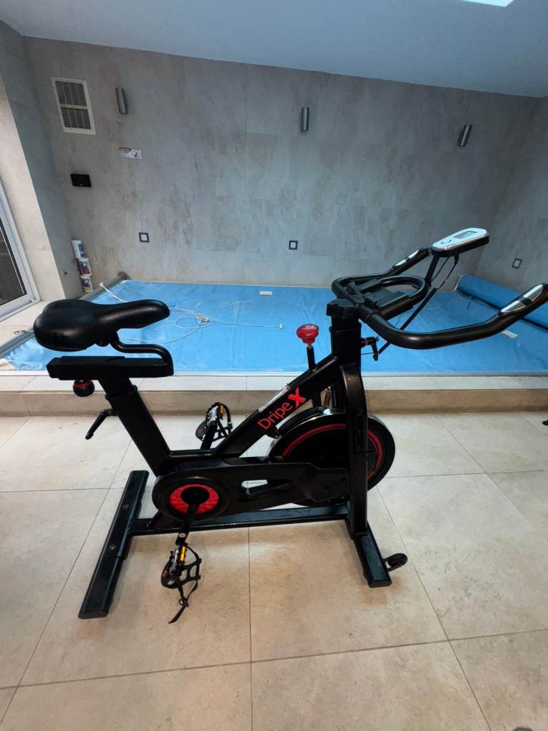 Dripex Exercise Bike – Black & Red – Heart-Rate Monitor + LCD – Quick Sale