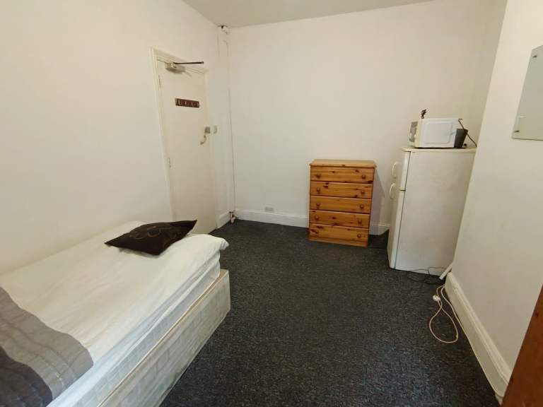 Spacious Double Room Near Reading Town Centre – Bills Included – £545 PCM