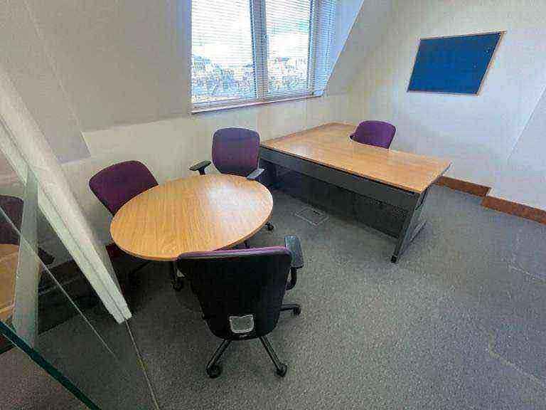 Wood finish L shape Corner Desk 160cm w x 120cm dx 73cm h Croydon, London