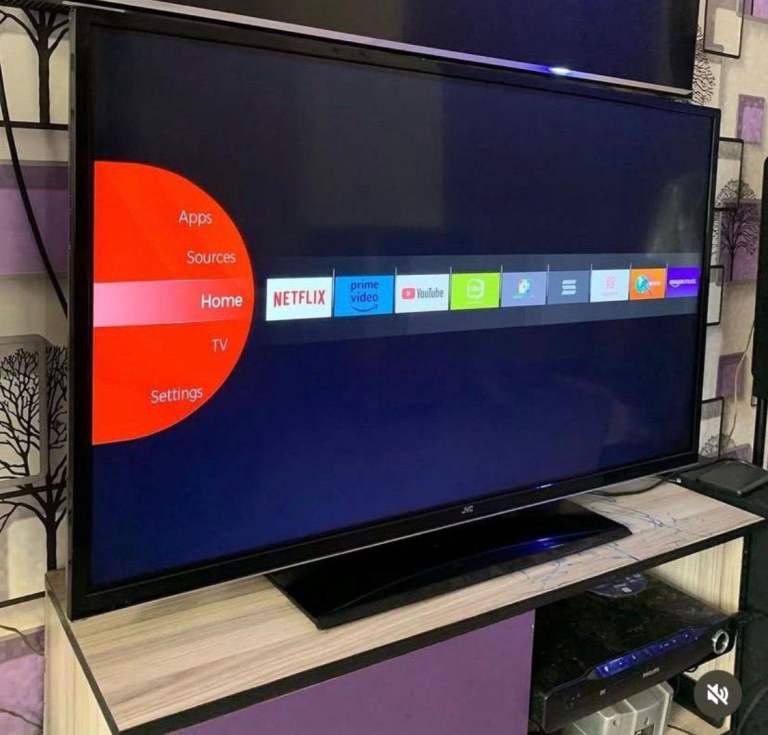 JVC 32" Smart TV with Remote – Good Condition