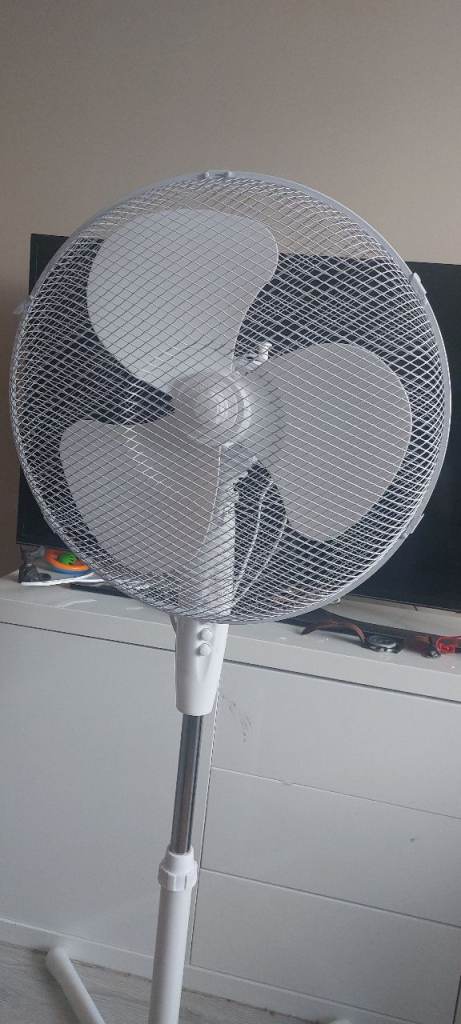Russell Hobbs 16" Pedestal Fan – As Good As New