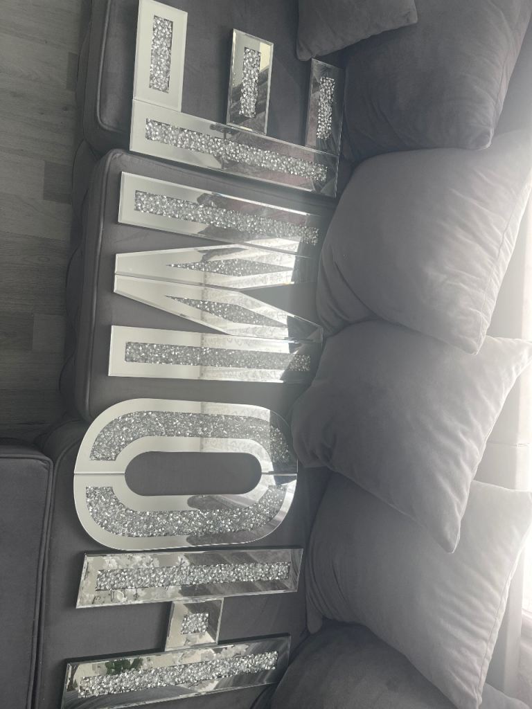 Stunning Mirrored Crushed Diamond 'WELCOME' Sign Decor