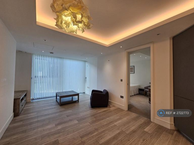 2 bedroom flat in Carrara Tower, London, EC1V (2 bed) (#2722773)
