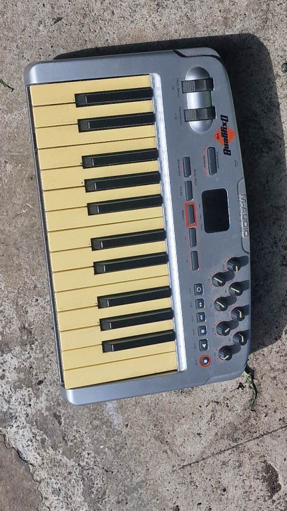 M-Audio Oxygen 8 v2 USB MIDI Keyboard Controller