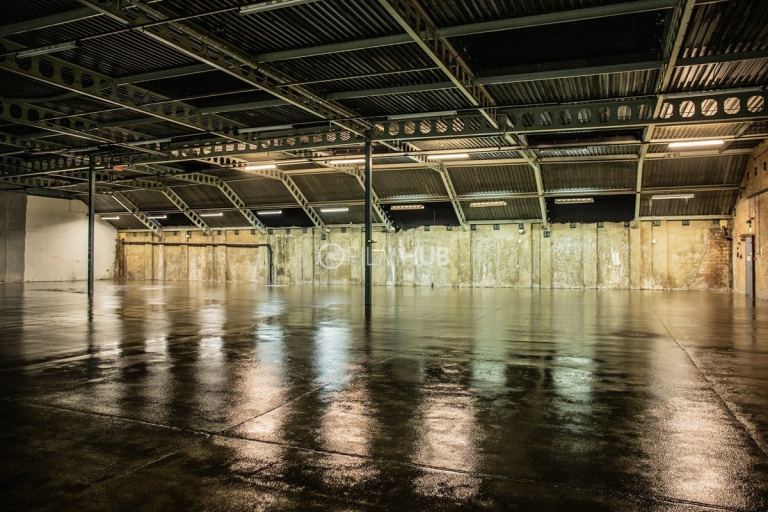 Spacious Warehouse available In Barking - 6500 sqft just For £9000