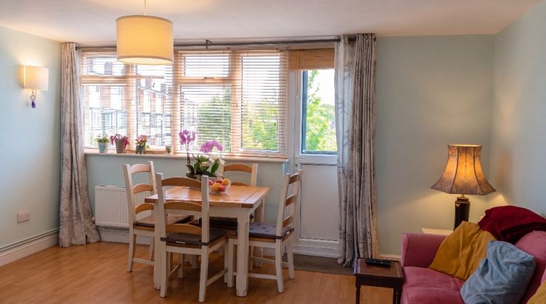 2 Bedroom Split-Level Maisonette to Rent – Longheath Gardens - 2 minute walk from Arena tram. 