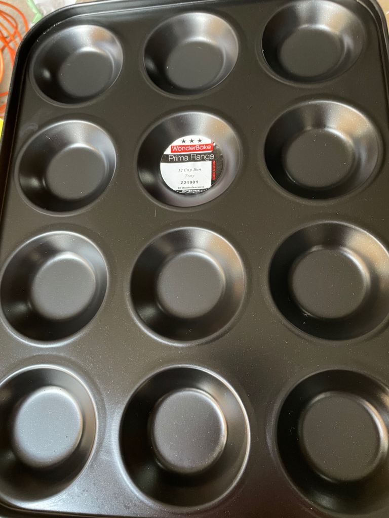 18 cup bun baking trays 