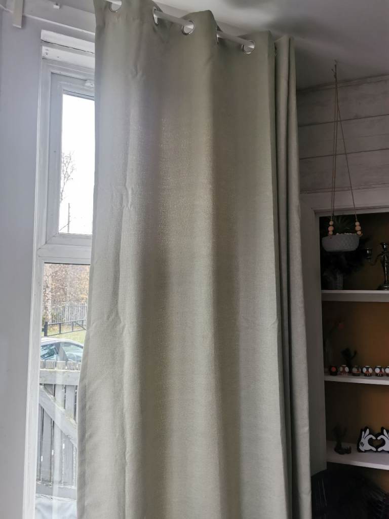 Curtains and 5 matching cushions