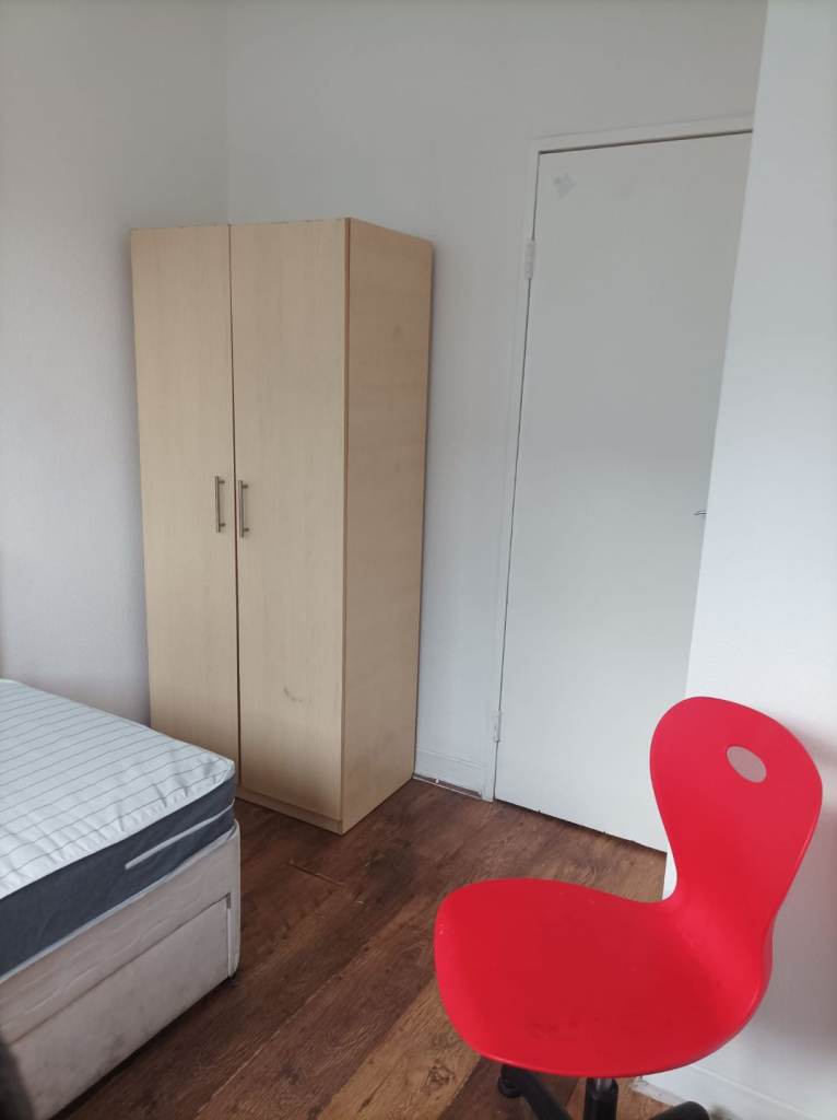 Single Room To Rent 